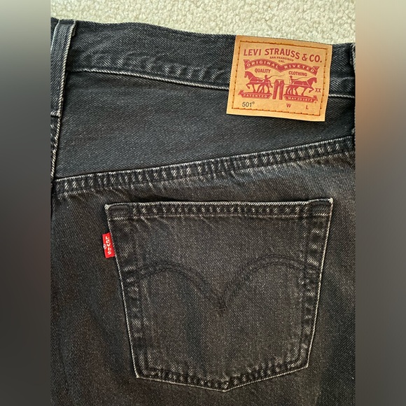 Levi’s high-waisted 501 denim shorts size 32 black - Picture 4 of 9